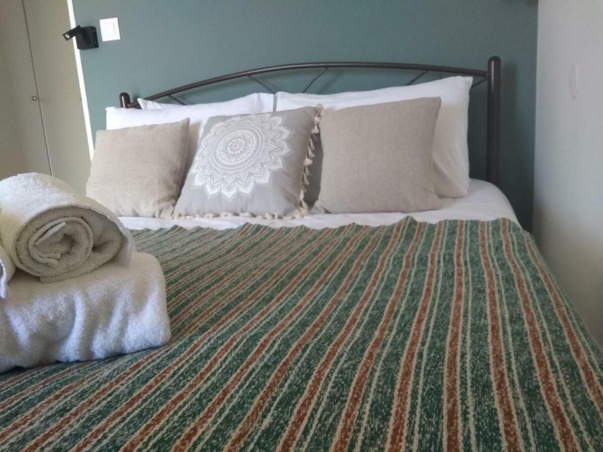 Karavos Hotel Portaria  Bilik gambar
